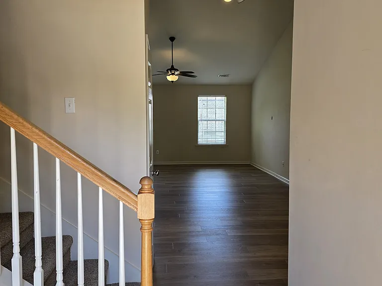 507 Chastine Dr — Photo 2