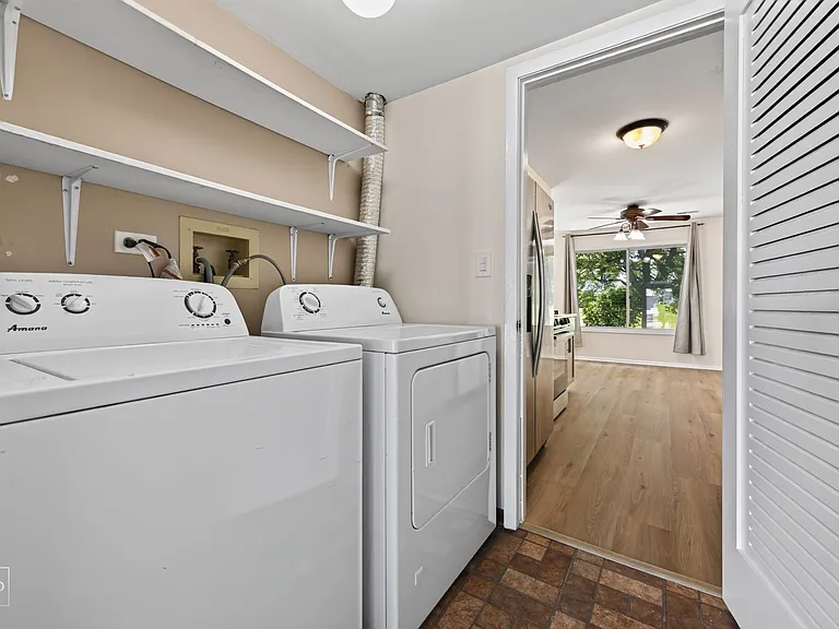 7922 Knottingham Cir #B — Photo 15