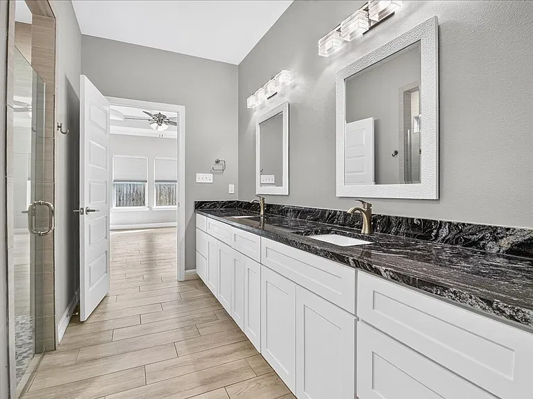 6718 Stuyvesant Ct — Photo 29