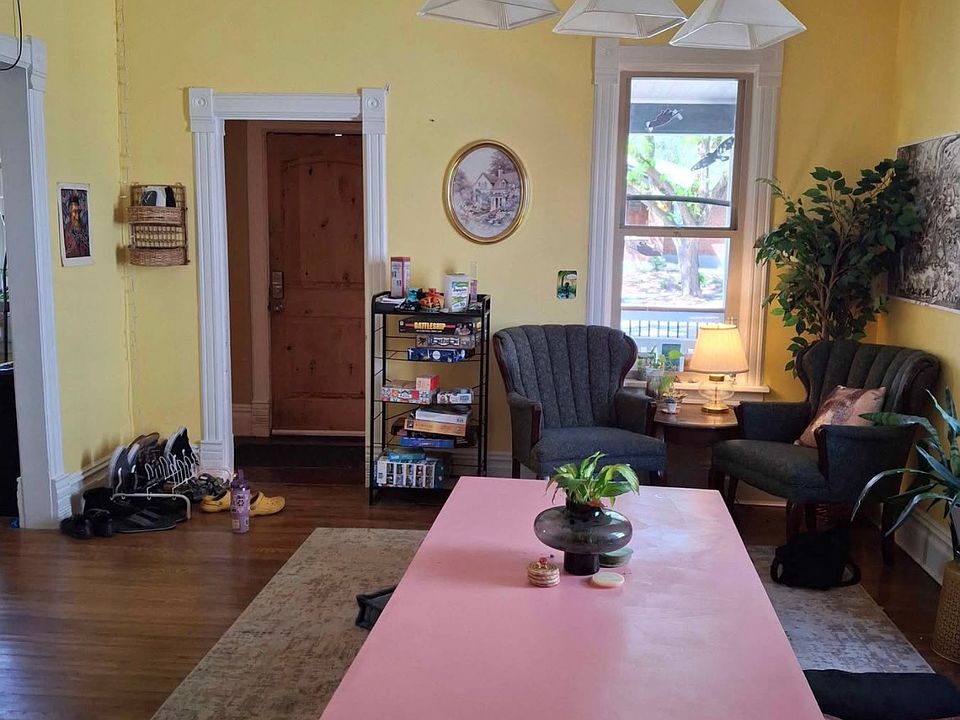 1st image of 856 E Harrison Ave