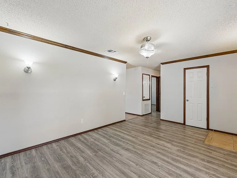 3401 E Noble Dr — Photo 4