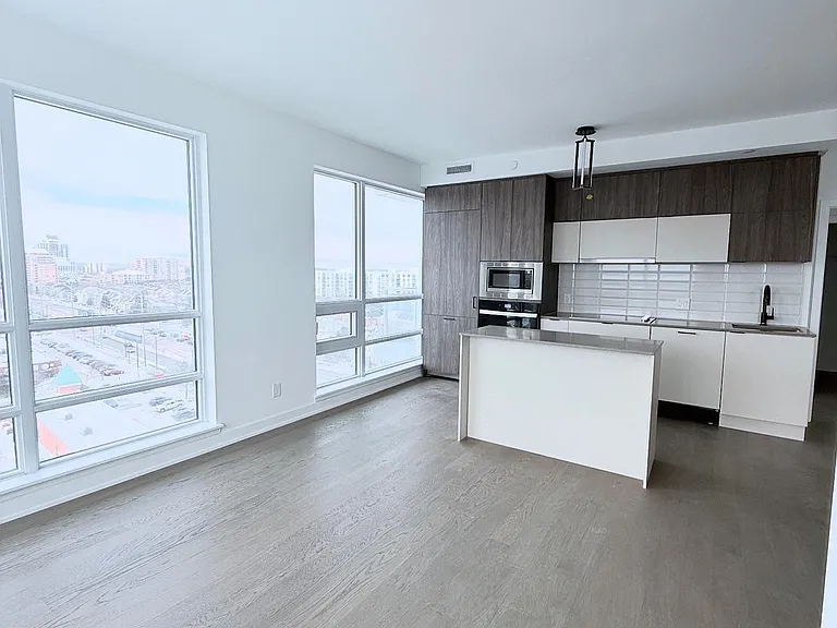 8888 Yonge St #902 — Photo 2