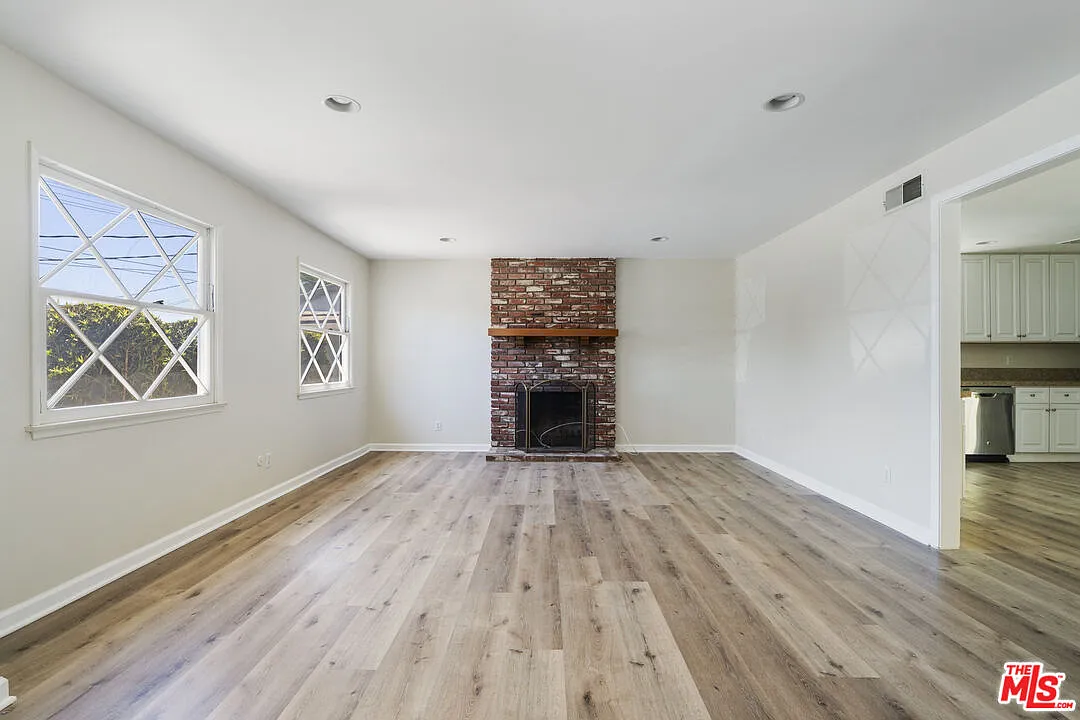 4 bed, 3.0 bath, 1934 sqft, $5,500 — Photo 4