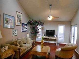 3rd image of 905 Carrol Dr