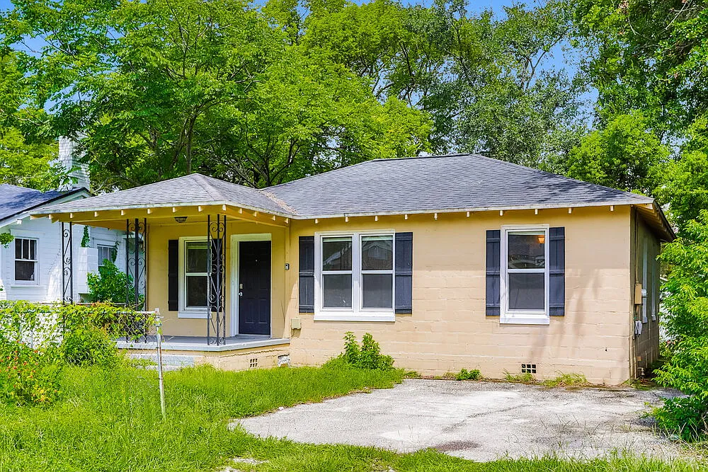 3 bed, 1.0 bath, 884 sqft, $1,250 — Photo 3