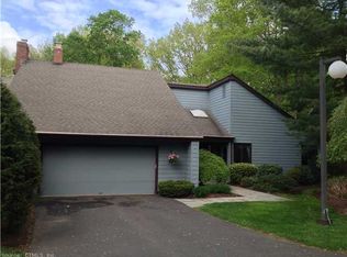 40 Ironwood Rd, West Hartford, CT 06117