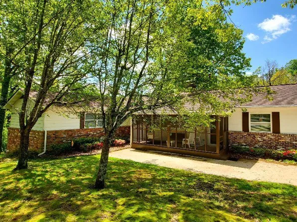 109 Outer Dr, Oak Ridge, TN 37830