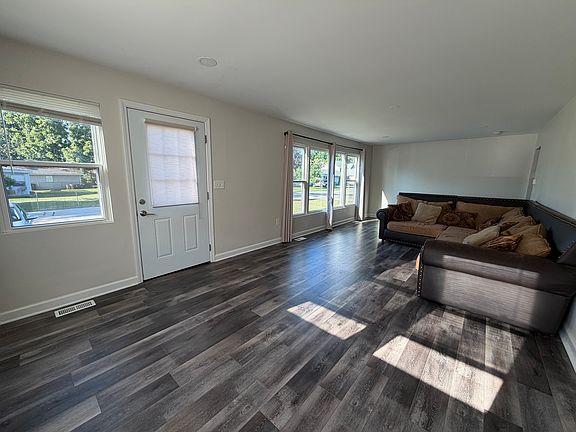 3rd image of 419 Crystal Ave