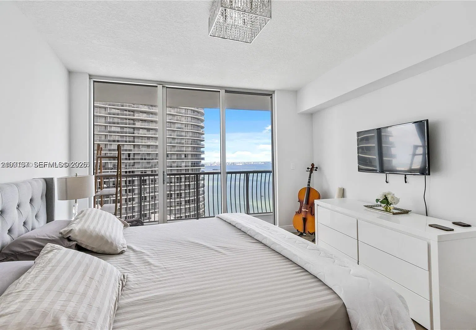 Opera Tower Condo — Photo 3