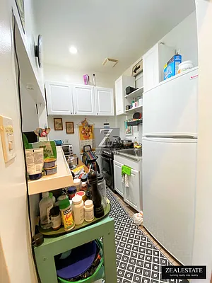 Rented by ZealEstate Group Inc | media 14