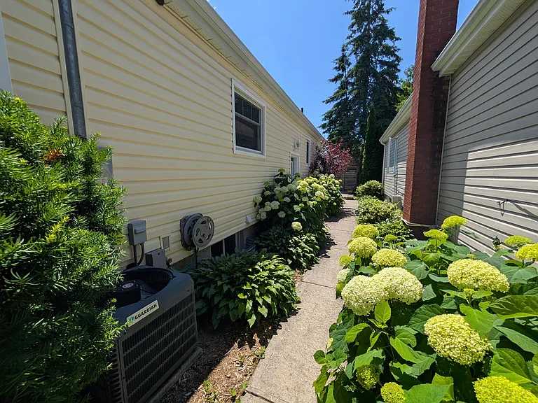 342 Mack St — Photo 24