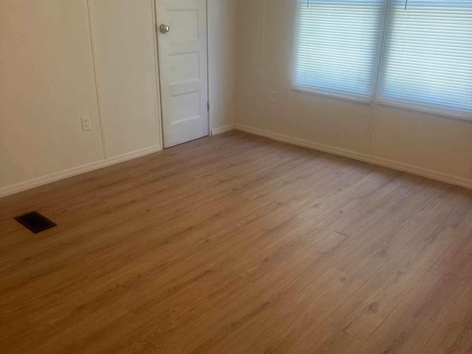 3 bed, 1600 sqft, $1,300 — Photo 1