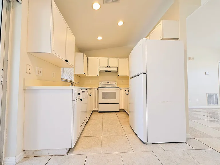 4916 Leonard Blvd S — Photo 7