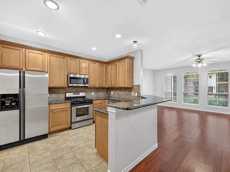 6837 Livorno Ln — Photo 12