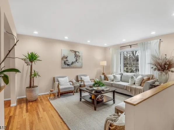 49 Meadowbrook Rd, Millburn Twp., NJ 07078