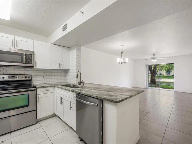 8244 Key Royal Cir #615 — Photo 4