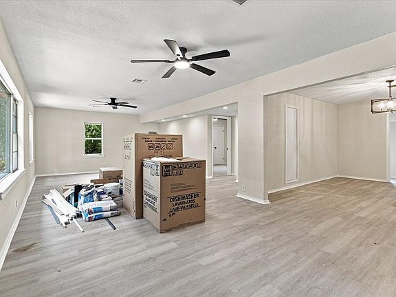 4th image of 601 NE 12th St