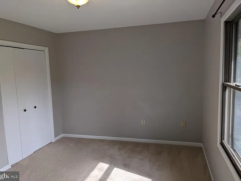 21585 America St — Photo 10