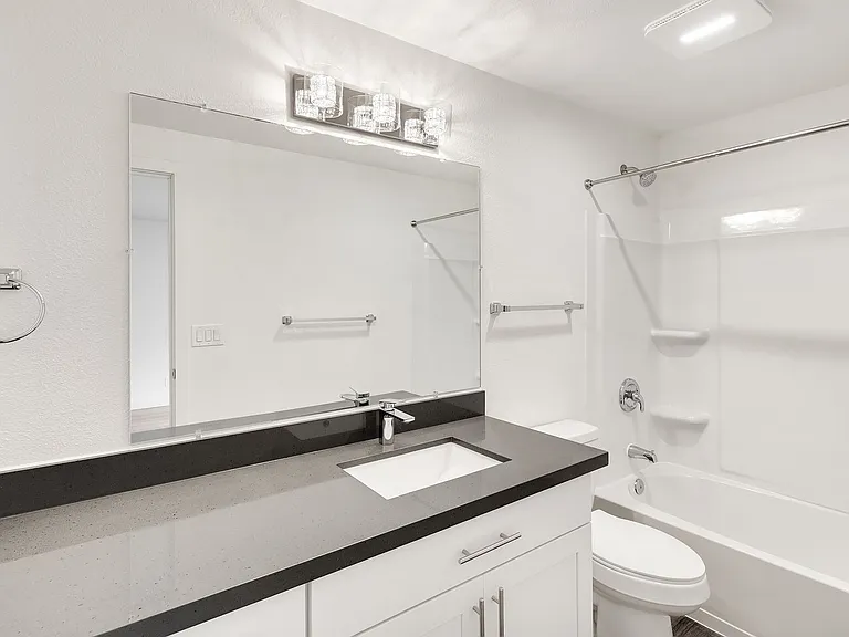 Maple Leaf Residences — Photo 25