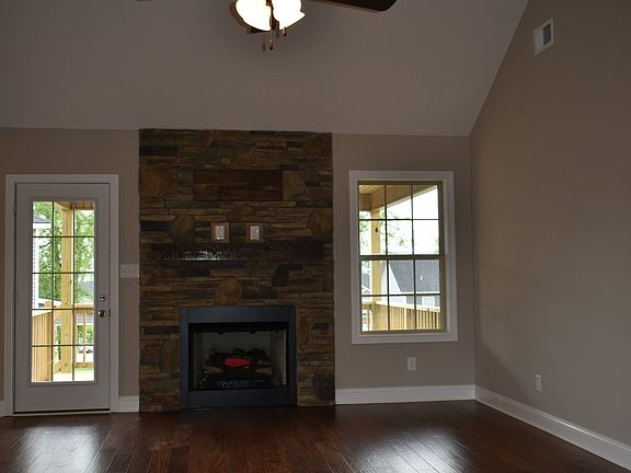 3rd image of 92 Anderson Pl