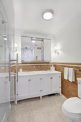 5th image of 27 W 72nd St #806/807