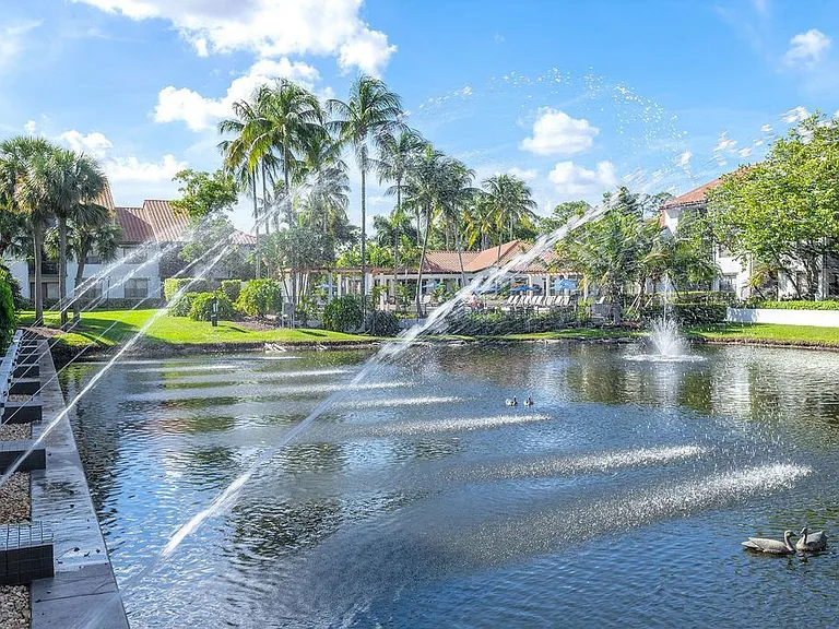 Sherwood on the Park Florida Apartments