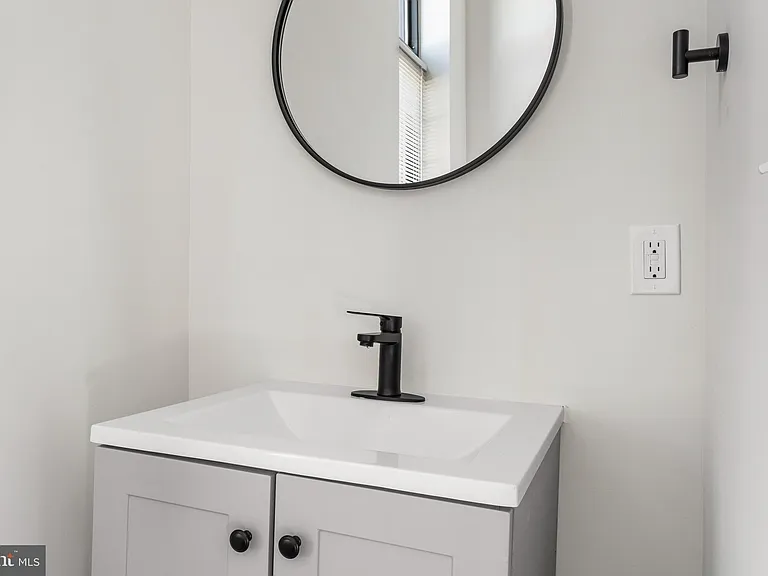 420 Chestnut St #2 — Photo 6
