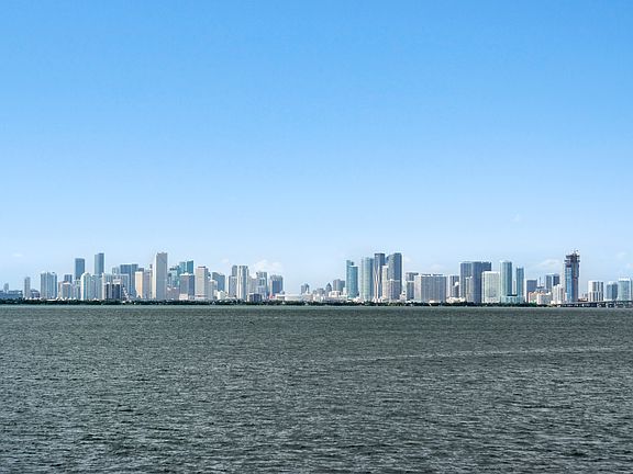 5th image of 1600 Bay Dr