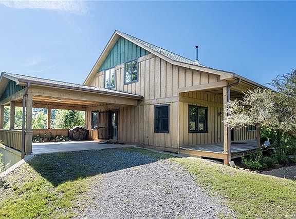 3rd image of 28 Piney Arbor Cv