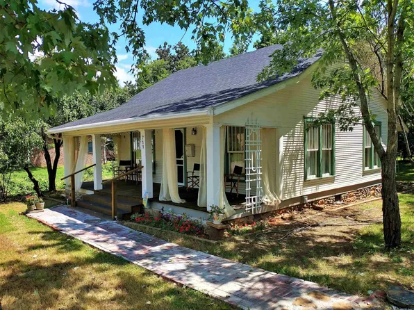 711 Louise St, Clarksville, AR 72830