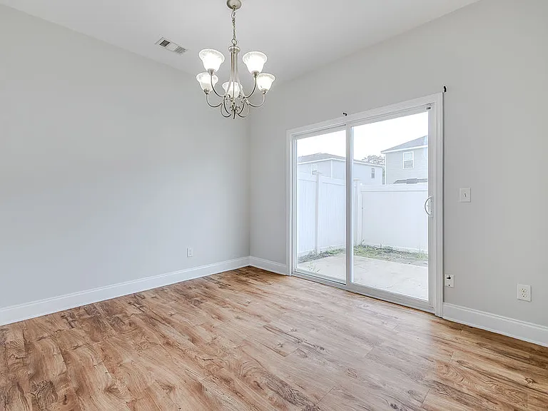 573 Governor Treutlen Cir — Photo 10