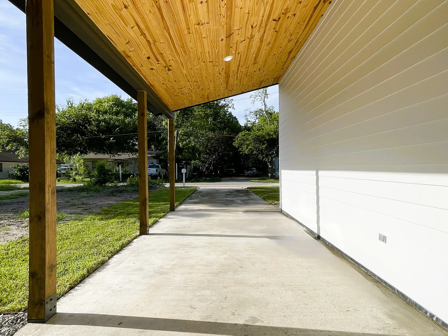 3 bed, 1300 sqft, $1,600 — Photo 3