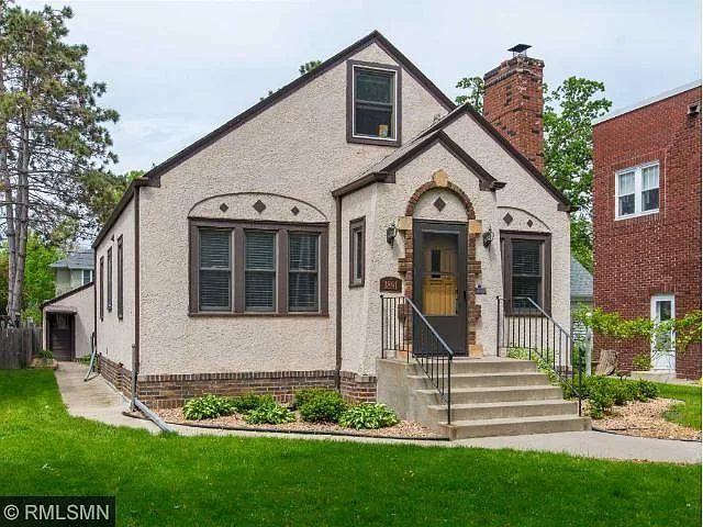 5 bed, 2390 sqft, $3,200 — Photo 2