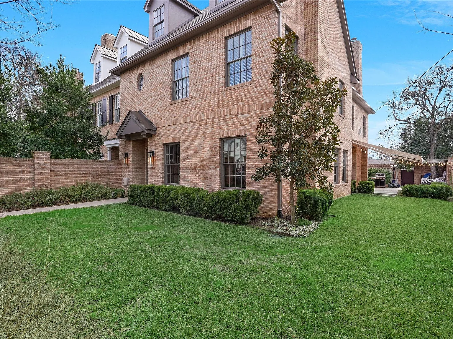 5 bed, 7.0 bath, 5807 sqft, $18,000 — Photo 3