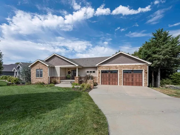 2810 Cedarsprings Ln, Wamego, KS 66547