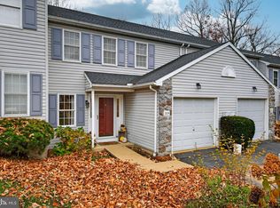 304 Treetops Ct, Lancaster, PA 17601