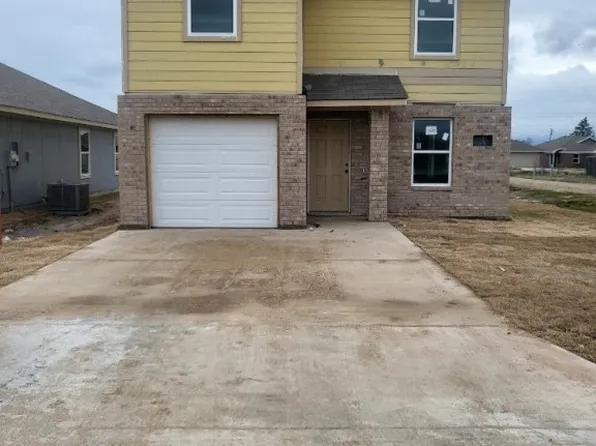 452 Bobbie St, Mabank, TX 75147