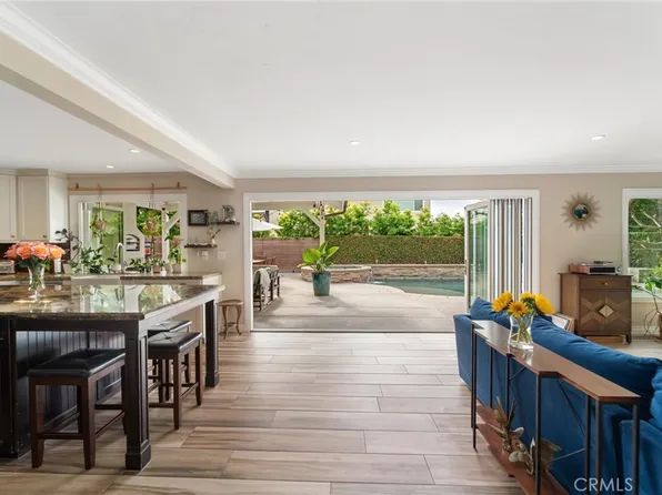 9832 Dragon Cir, Huntington Beach, CA 92646