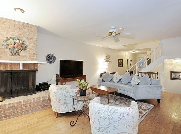 5th image of 1715 Wildberry Dr #24-F