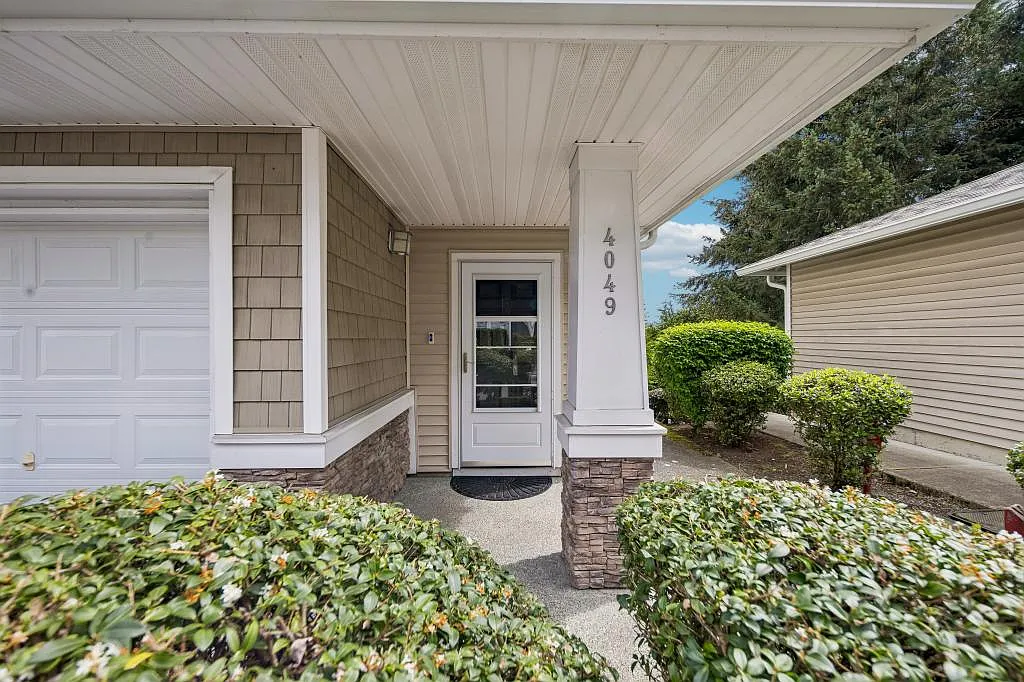 4049 S 212th Ct Unit F Seatac, WA 98198 - 2 bedrooms — Photo 2