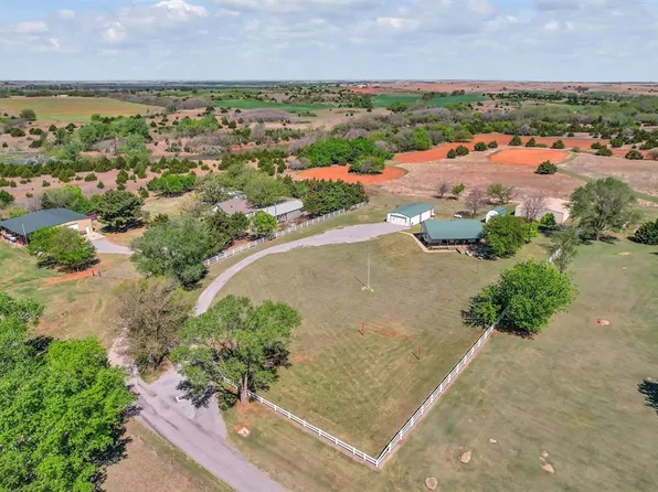 21261 E 987th Rd, Foss, OK 73647