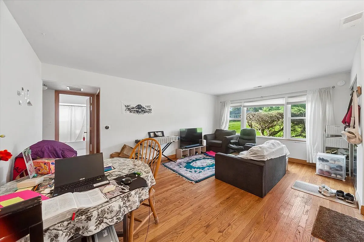 2 bed, 900 sqft, $1,800 — Photo 3
