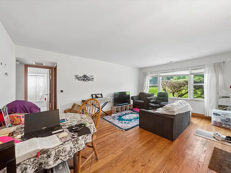 235 W Johnson St #1B — Photo 3
