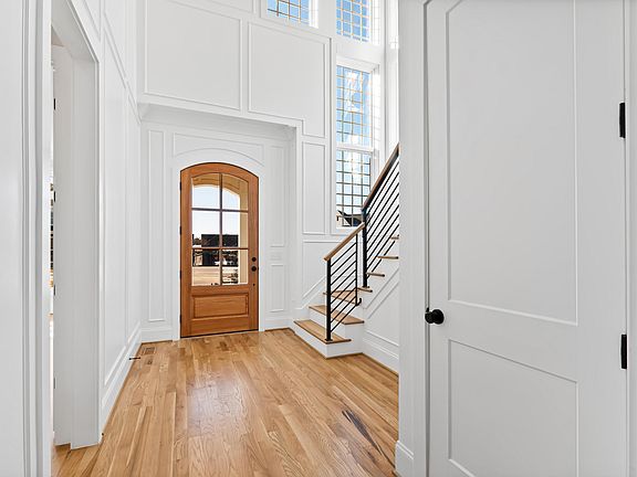 3rd image of 909 Lily Claire Ln