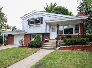 5900 W 97th St, Oak Lawn, IL 60453