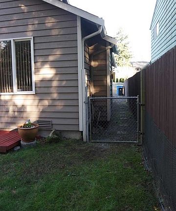 3rd image of 16759 Wallingford Ave N