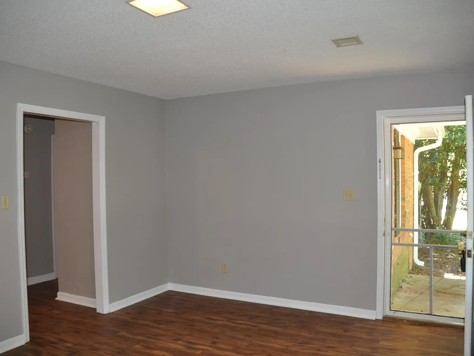 2 bed, 1.5 bath, $1,025 — Photo 4