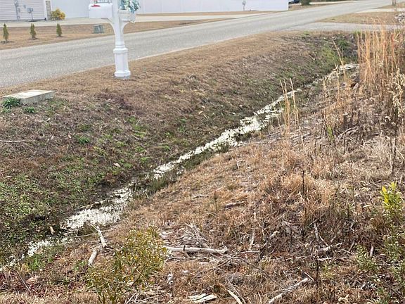 3rd image of 472 Sellers Rd.