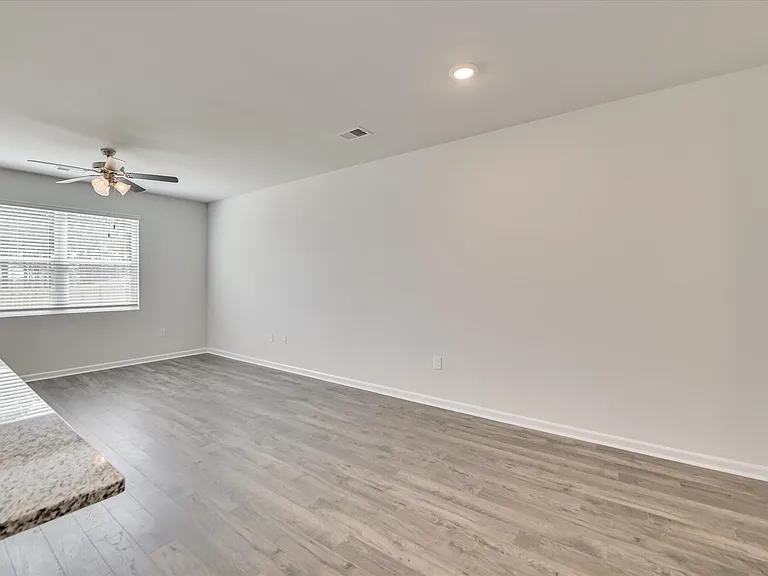 811 Grovebury Ct — Photo 10