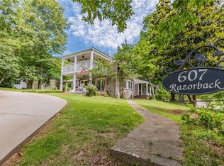 607 N Razorback Rd, Fayetteville, AR 72701